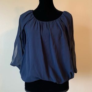 Hinge double arm slit blouse